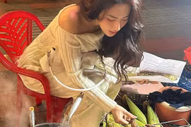 Ngồi nướng ngô vỉa hè, gái xinh Việt vẫn toát lên vẻ quyến rũ