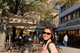 Thí sinh Hoa hậu Hoàn vũ Việt Nam gây mê bằng "vũ khí lạ"