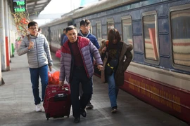 Những chuyến tàu cuối năm đong đầy cảm xúc