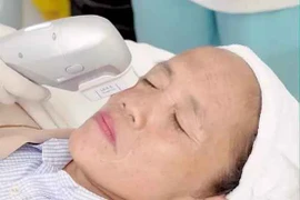 Bà Tân Vlog lộ mặt đơ cứng không nhận ra