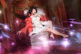 Nữ cosplayer gây ấn tượng với những màn biến hình "mượt như nhung"