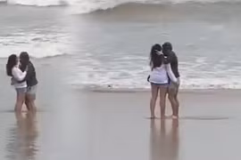 Xôn xao cặp đôi tình tứ tại biển Đà Nẵng sau trận lũ