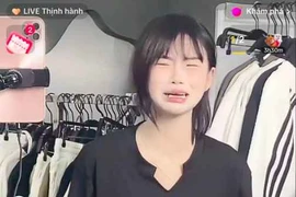 Theo dõi lượng chốt đơn, nữ TikToker dân tộc Thái bất ngờ khóc nghẹn