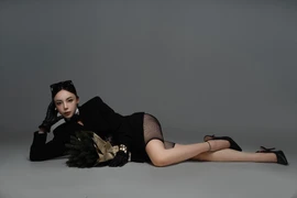 Chào tuổi mới, "hot girl bắn súng" Phí Thanh Thảo khoe ảnh cực ngầu