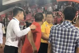 Trọng tài tại V-League và những lần bị CĐV "xâm hại" gây choáng