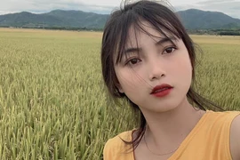 Đăng clip đi chăn trâu, gái xinh bị chê “làm màu“