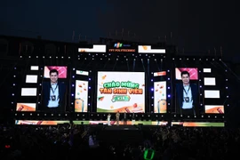 “Anh trai” SOOBIN và MONO khuynh đảo đại nhạc hội chào tân sinh viên