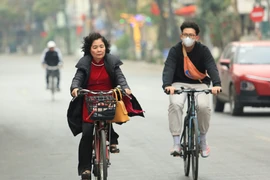 Sáng mùng 1 Tết, người Hà Nội thong dong đón năm mới