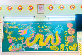 Cô giáo tiểu học dùng phấn vẽ rồng lên bảng nhìn "cực chất"