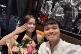 Cầu thủ Việt Nam tuổi Tỵ và chuyện tình cực ngọt với bạn gái 