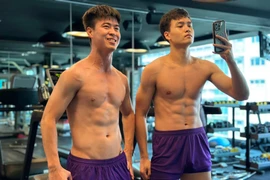 Dàn trai đẹp ĐT Việt Nam, vén áo khoe body 8 múi đỉnh cao