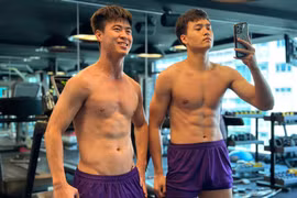 Dàn trai đẹp ĐT Việt Nam, vén áo khoe body 8 múi đỉnh cao