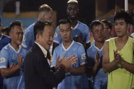 Bầu Hiển và những lần "chơi lớn" thưởng nóng CLB ngay tại sân