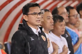 HLV Kiatisuk từ chức trên Facebook, chuyện gì xảy ra với CLB CAHN?