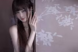 Ngoại hình khiến "hot girl Việt kiều" Jun Vũ vướng nghi vấn dao kéo