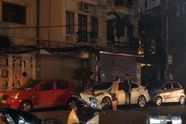 Thanh niên đi uống bia đỗ xe như 'bố đời' nhưng pha xử lý của chị chủ nhà mới là đẳng cấp 