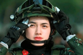 Nữ Hạ sĩ tham gia diễu binh gây sốt với visual tựa hoa hậu