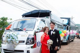 Chơi lớn rước dâu bằng xe tải, chủ rể khiến nhà gái "lác mắt"