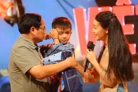 Nữ MC dẫn “Điểm tựa Việt Nam” lấy triệu giọt nước mắt