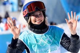 "Công chúa tuyết" lai Mỹ - Trung khoe body ai ngắm cũng hết lời khen