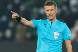 Điều ít biết về trọng tài "cầm còi" trận khai mạc World Cup 2022