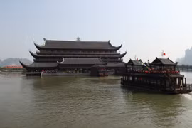 Du xuân chùa Tam Chúc cầu bình an