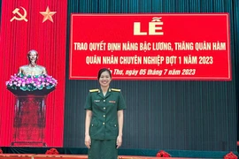 Flex như Ánh Viên khoe hàm trung tá và "rổ" huy chương