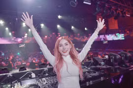 Nữ DJ miền Tây diện áo dài chơi nhạc gây tranh cãi