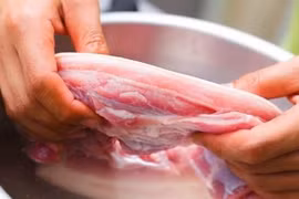 Sai lầm khi chế biến thịt lợn “rước bệnh” vào người chị em cần loại bỏ ngay