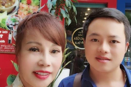 "Cô dâu 62 tuổi" Thu Sao khen chồng trẻ "hết nước chấm"