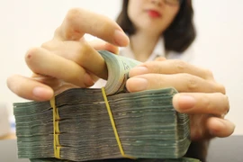 Lãi suất huy động tiếp tục giảm, lãi suất cho vay xuất hiện sự phân hóa