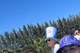 Khám phá bí mật thú vị dưới đáy cúp vàng World Cup 