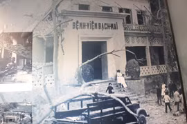 Ảnh: Điện Biên Phủ trên không - Âm mưu và tội ác của đế quốc Mỹ