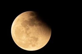 Loạt ảnh “Trăng máu hải ly” lung linh khắp thế giới