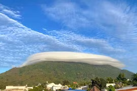 Mây đĩa bay tiếp tục xuất hiện ở núi Chứa Chan - Đồng Nai