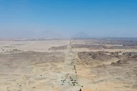 Toàn cảnh đại công trường xây dựng siêu thành phố giữa sa mạc của của Arab Saudi 