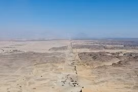 Toàn cảnh đại công trường xây dựng siêu thành phố giữa sa mạc của của Arab Saudi 