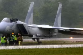 Tiêm kích F-15QA hiện đại nhất thế giới lao khỏi đường băng