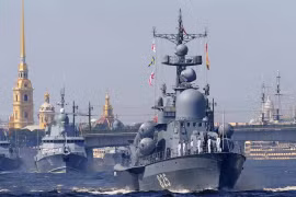 Dàn tàu chiến Nga chuẩn bị cho duyệt binh hải quân