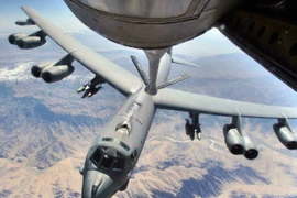 Sốc: Taliban cố bắn hạ pháo đài bay B-52 nhưng không được!