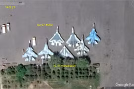 Mỹ chụp ảnh vệ tinh soi rõ Su-57 Nga tụ tập "đông như kiến"