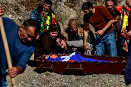 Những khoảnh khắc đau xé lòng sau cuộc xung đột giữa Armenia và Azerbaijan