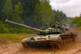 Báo Mỹ bất ngờ khen ngợi xe tăng T-72 Nga hết lời!