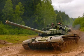 Báo Mỹ bất ngờ khen ngợi xe tăng T-72 Nga hết lời!