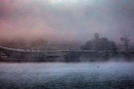 Những hình ảnh mới nhất của tàu sân bay Kuznetsov: Vẫn còn ngổn ngang