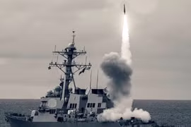 Sức mạnh khu trục hạm Mỹ vừa đi qua eo biển Đài Loan