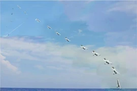 Nga muốn học Mỹ diệt tàu sân bay bằng "bầy UAV" phóng từ tàu ngầm