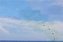 Nga muốn học Mỹ diệt tàu sân bay bằng "bầy UAV" phóng từ tàu ngầm