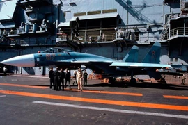 Tiêm kích hạm Su-33 - Phiên bản kỳ lạ nhất của dòng Flanker