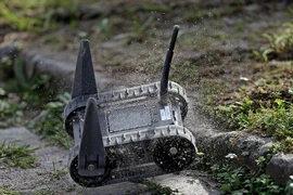 Robot “xe tăng” Flir FirstLook lợi hại ra sao khi dùng cho quân đội?